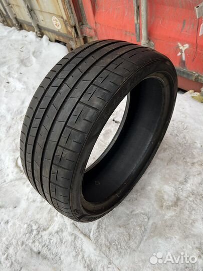 Pirelli P Zero PZ4 235/35 R19