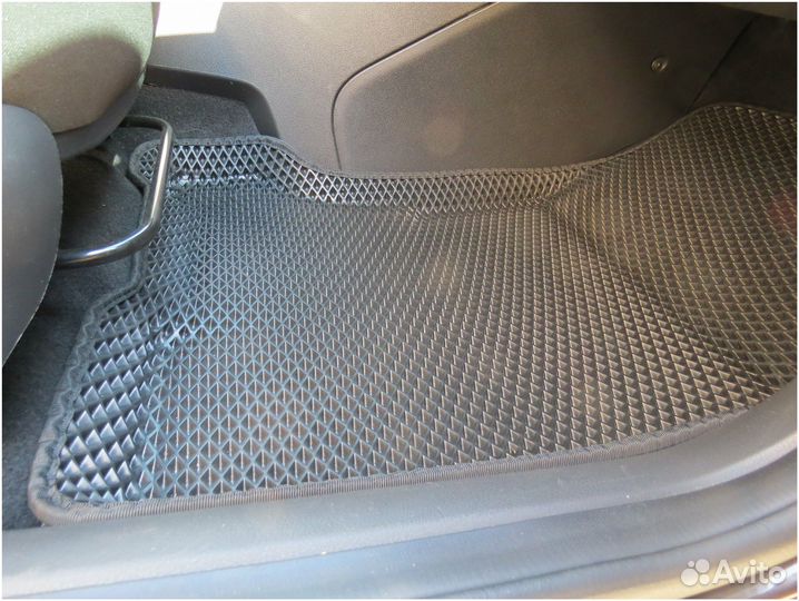 Автомобильные коврики на весту