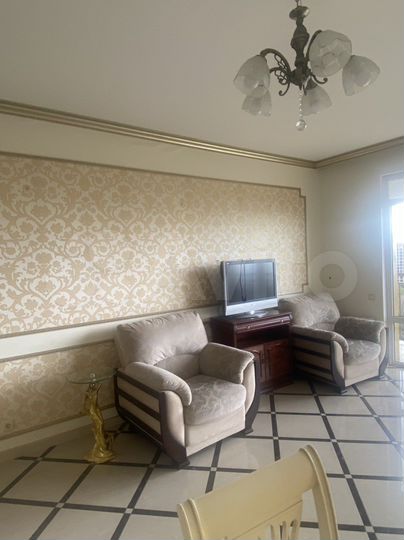 2-к. квартира, 80 м², 12/17 эт.