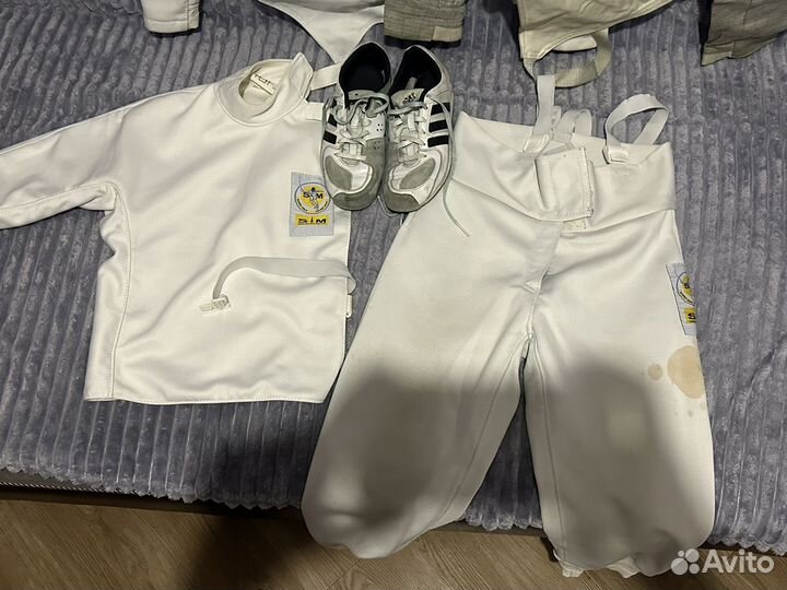 Фехтовальная экипировка, костюм для фехтования