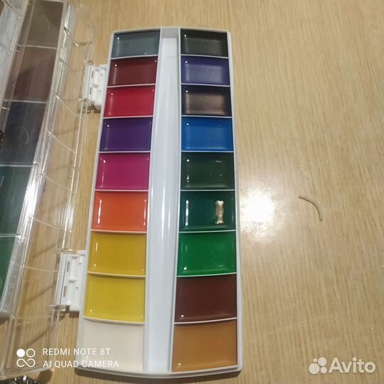 Акварельные краски и гуашь