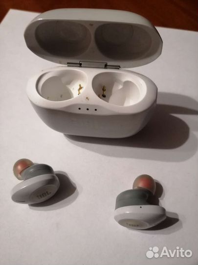 Беспроводные наушники jbl