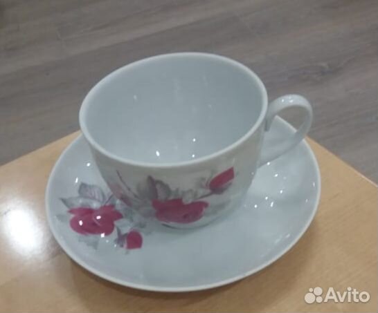 Чашки с блюдцами