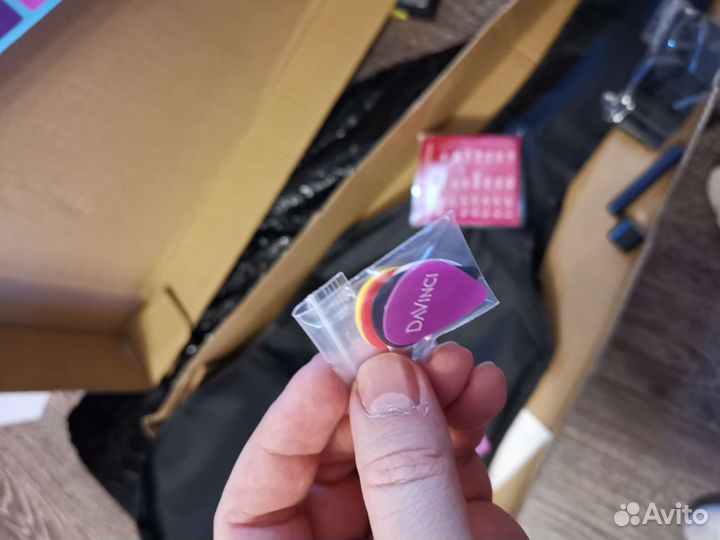 Абсолютно новая гитара 