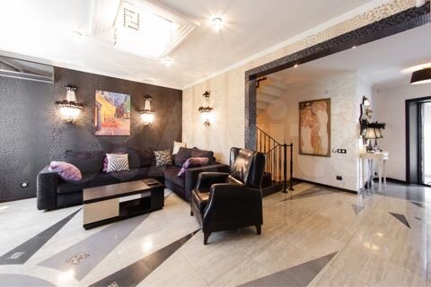 Дом 310 м² на участке 2,5 сот.