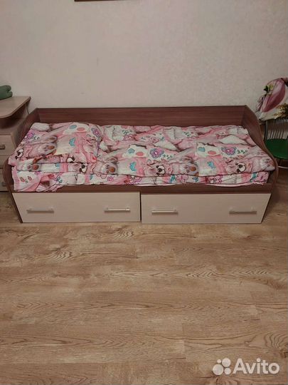 Детская кровать от 3 лет с матрасом бу.два ящика