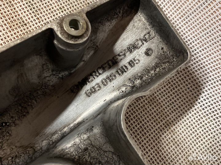 Клапанная крышка Mercedes W124 A6030160005