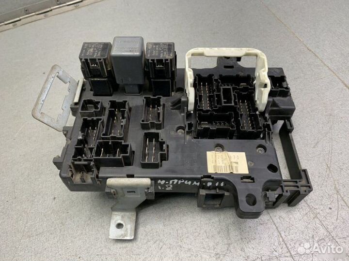 Блок предохранителей салонный Nissan Primera P11