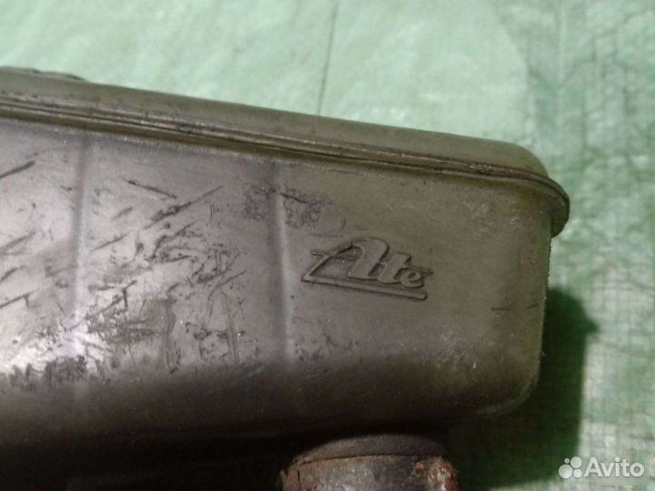 Цилиндр тормозной главный Opel Omega A