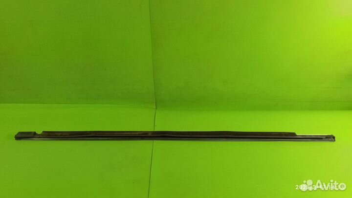 Молдинг стекла заднего правого Porsche Cayenne 955