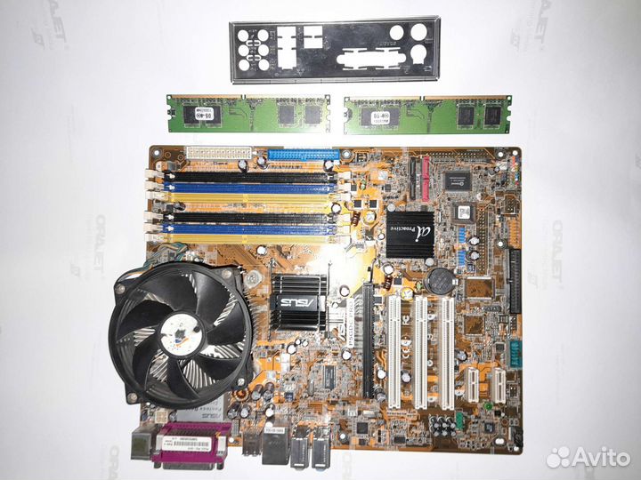 Материнская плата с процессором и памятью