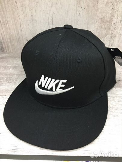 Бейсболка с прямым козырьком