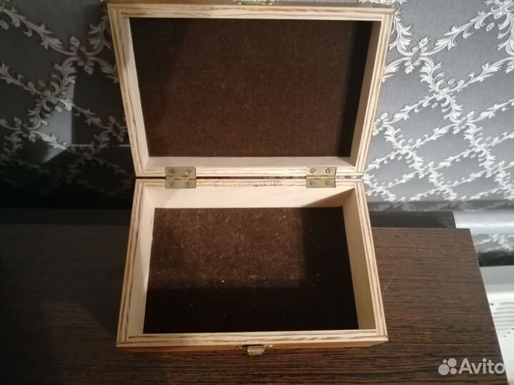Деревянная шкатулка для украшений