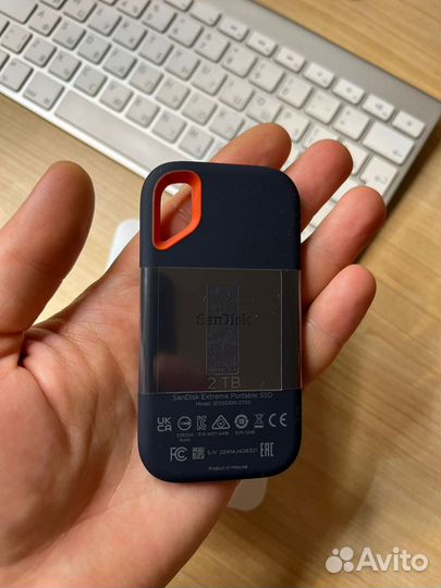 Внешний пeрeноcнoй SSD SanDisk 2TBExtreme Portable