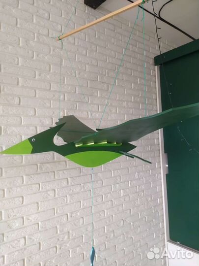 Птеродактиль машет крыльями