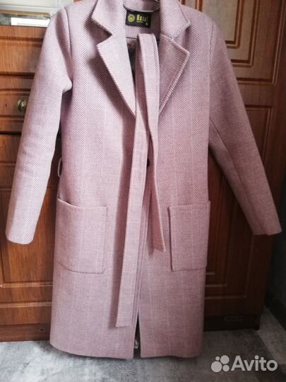 Продам демисезонное пальто