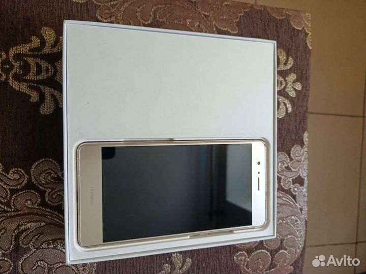 Телефон Huawei P9 Lite