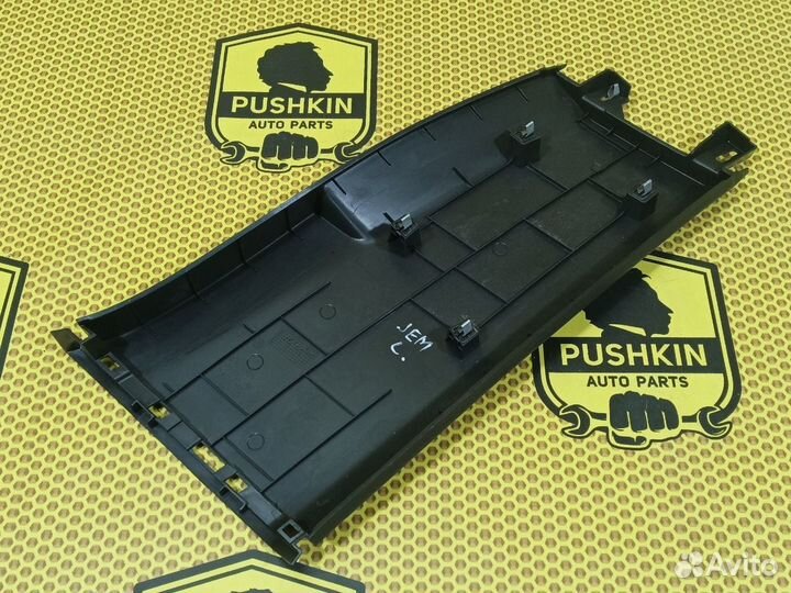 Обшивка стойки центральной нижняя левая Volkswagen