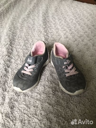 Кроссовки для девочки
