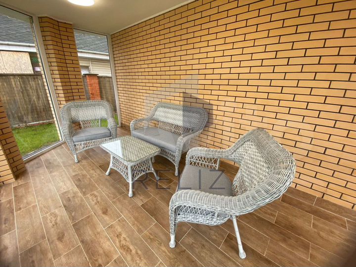 Коттедж 200 м² на участке 11 сот.