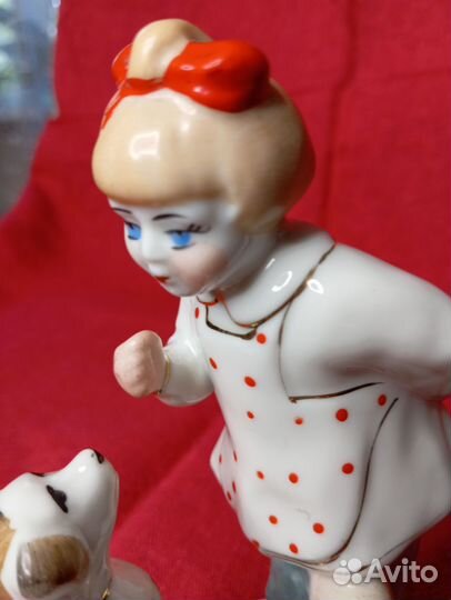 Статуэтка фарфор СССР Девочка с собачкой