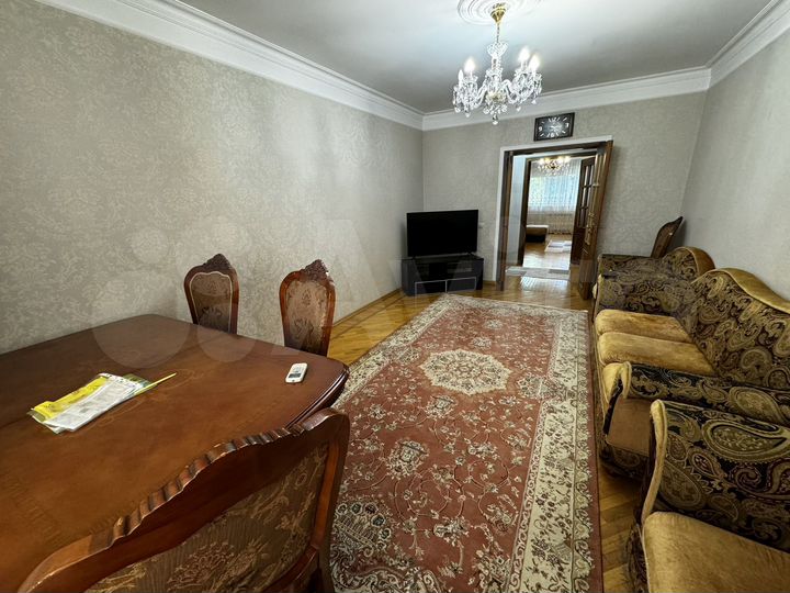 3-к. квартира, 90 м², 4/5 эт.