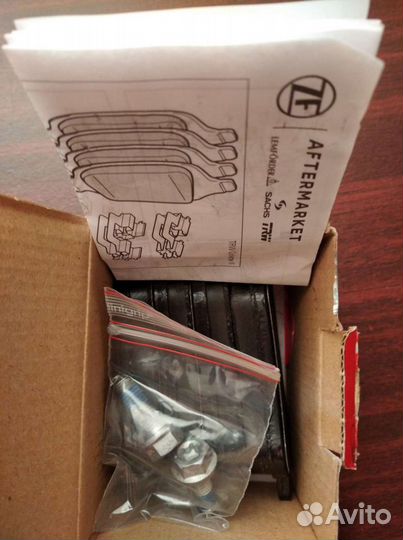 Тормозные колодки задние. renault 440603558R