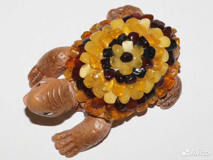 Статуэтка фигурка Черепашка с рисунком из янтаря