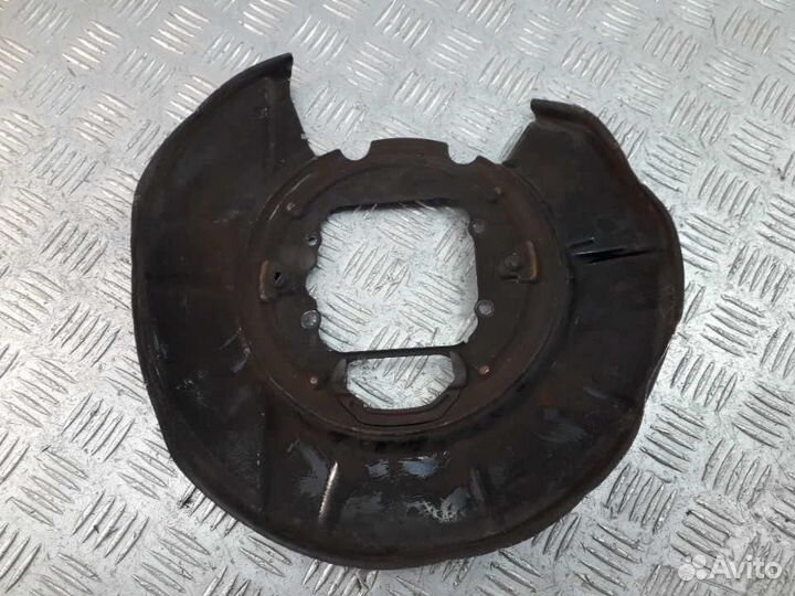 Щит опорный задний правый BMW X5