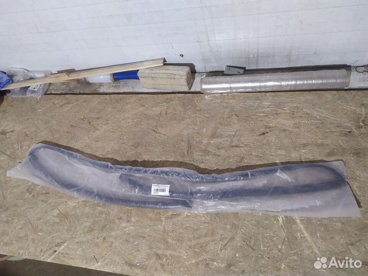 Молдинг лобового стекла toyota RAV 4 2013