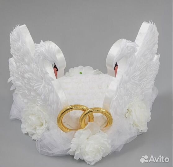 Свадебное украшение на машину