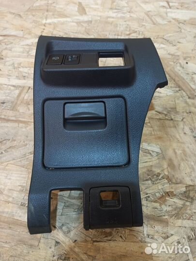 Накладка левая с бардачком Toyota Corolla E150