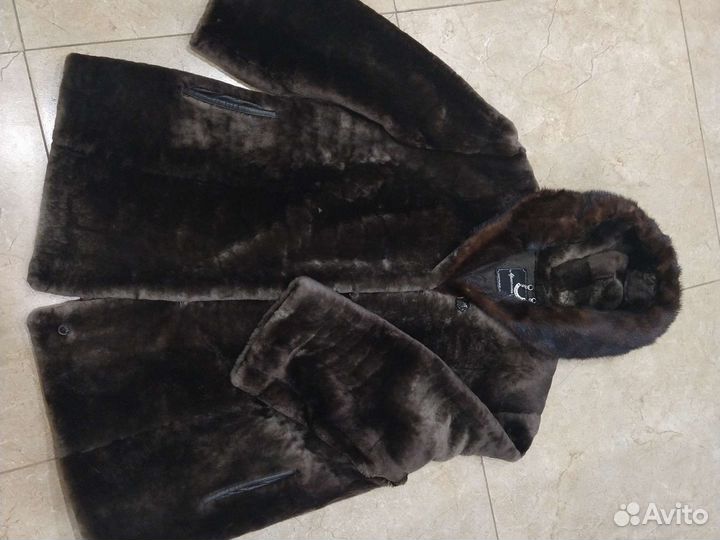 Шуба мутоновая с капюшоном