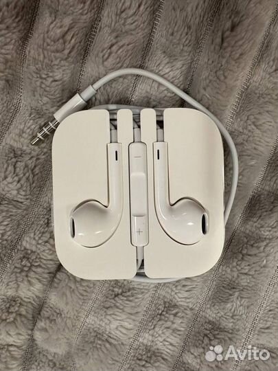 Наушники 3,5 оригинал на iPhone