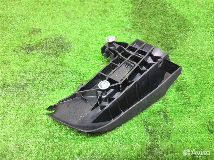 Кронштейн (сопут. товар) Audi A5 /S5 Coupe/Sportb