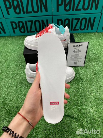 Nike Air Force 1 Supreme Белые Poizon