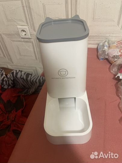 Автоматическая кормушка для кошек и собак