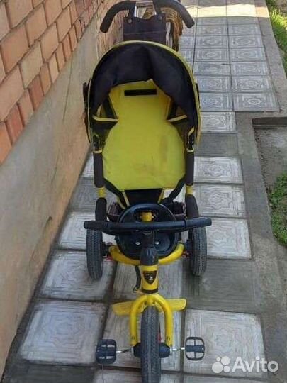 Детский трехколесный велосипед с ручкой