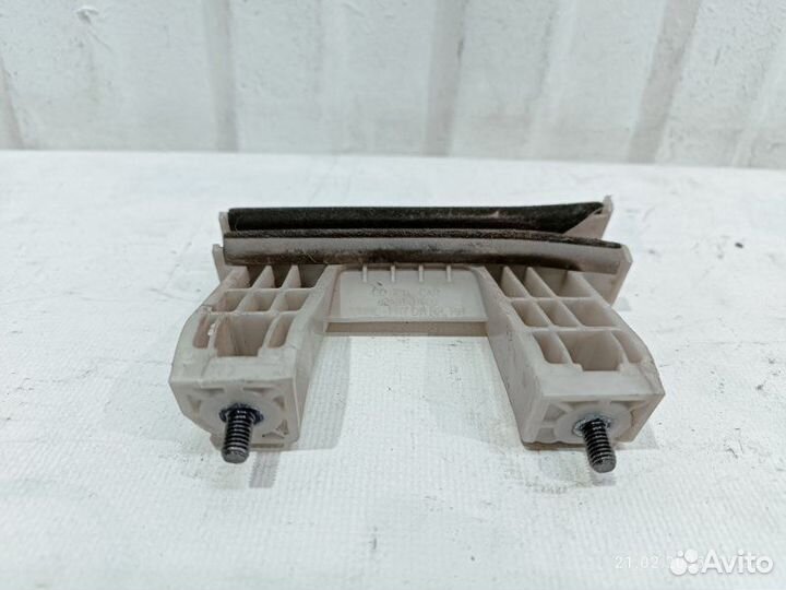 Направляющая стекла двери передняя левая Kia Ceed