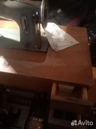Продам швейную машину Минерва 60года