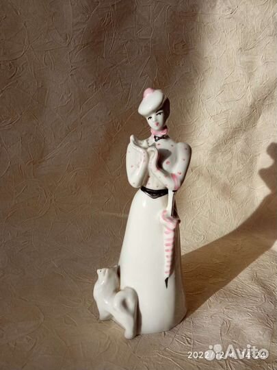 Статуэтка фарфор