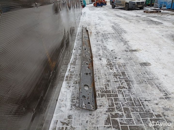 Лонжерон правый Volvo FH