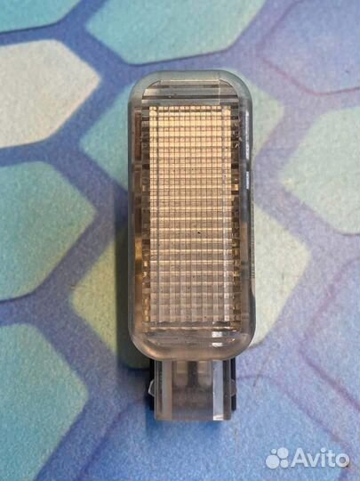 Плафон освещения салона 3B0947415B