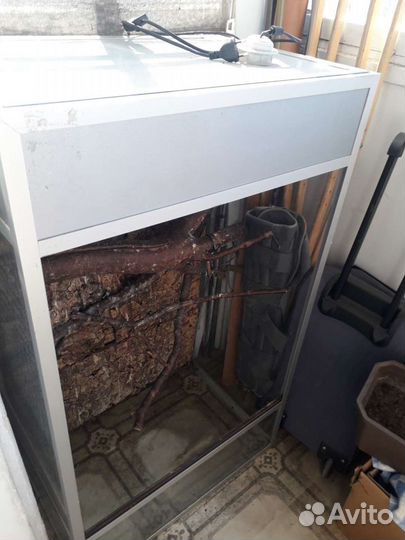 Клетка из стекла и профиля