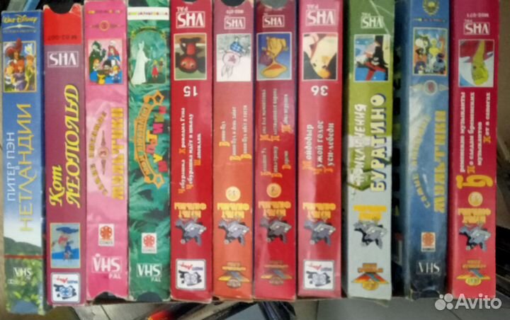 Видеокассеты с мультфильмами и фильмами