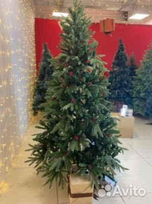 Елка искусственная новогодняя с ягодами и шишками