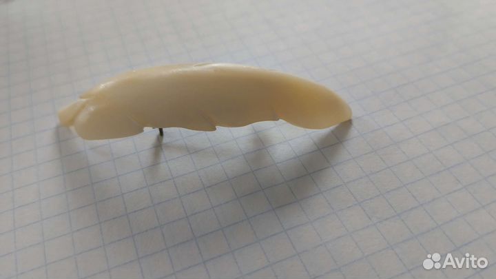 Винтажная брошь Япония резной коралл