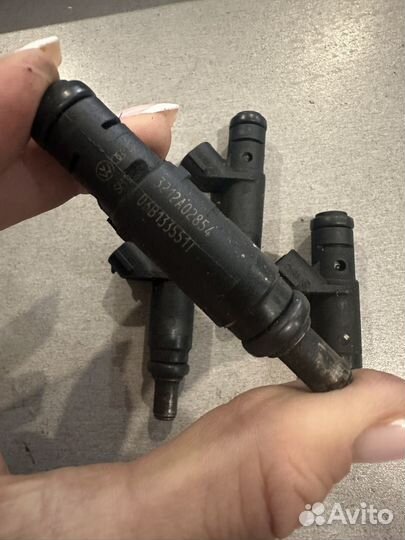 Форсунка электрическая Audi A4 06B133551T