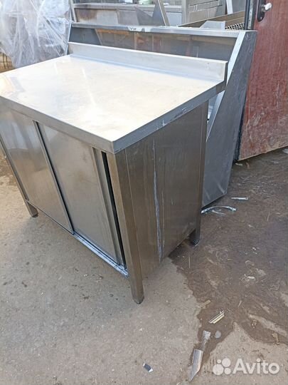 Стол тумба 100/60/83 двери купе 1 полка борт