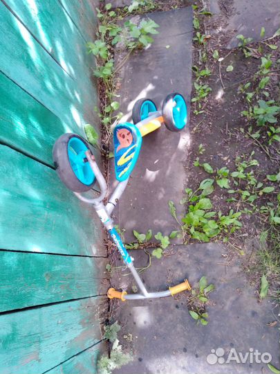 Детский Самокат бу трехколесный железо